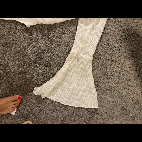 WAYF bell sleeve bodysuit. Size Small. - Picture 3 of 5